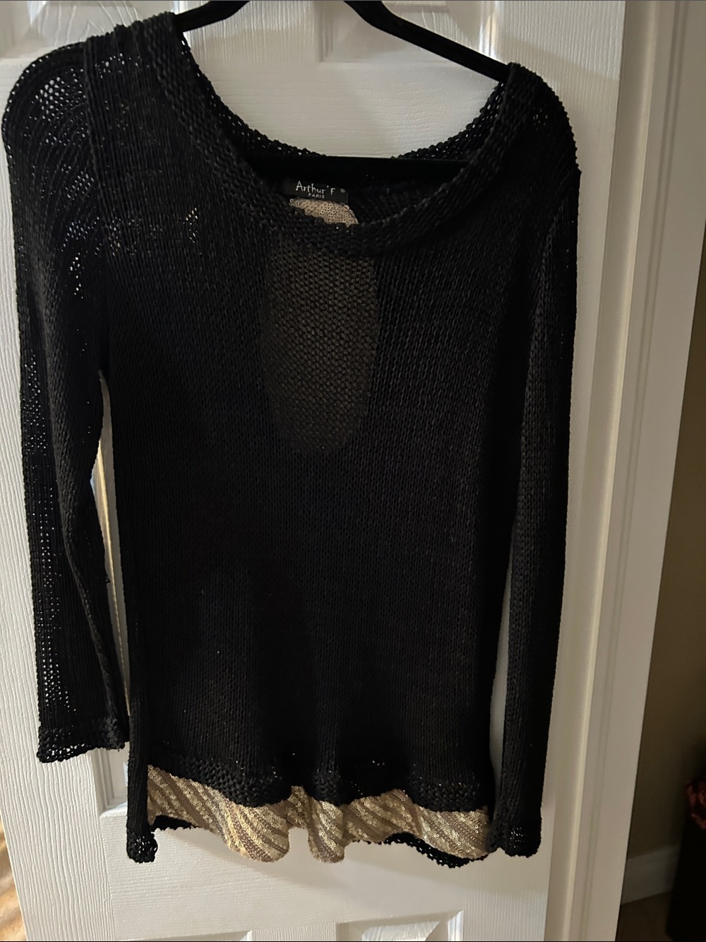 Arthur F Paris Black Open-Knit Scoop Neck Sweater with Gold Hem - size 10